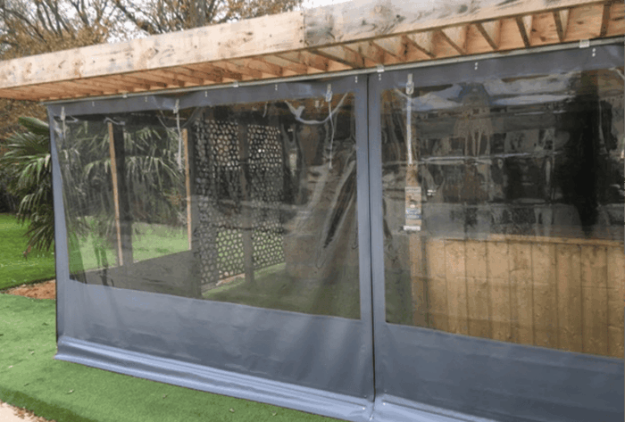 Bâches de mobil-home grises avec cristal sur mesure