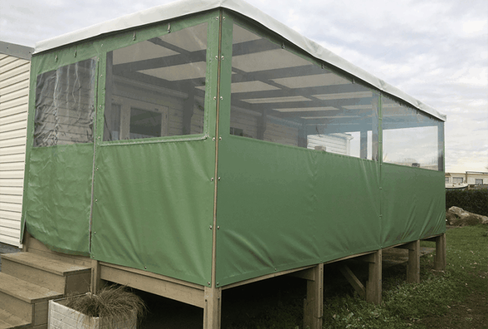 Bâches pergola mobil-home sur mesure pour une protection contre les intempéries.