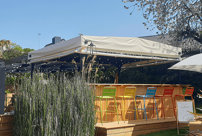 Toit en bâche pour terrasse de restaurant